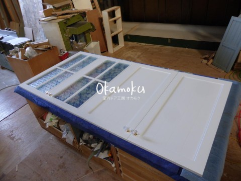 キッチン扉交換-白色塗りつぶし・フローラガラス